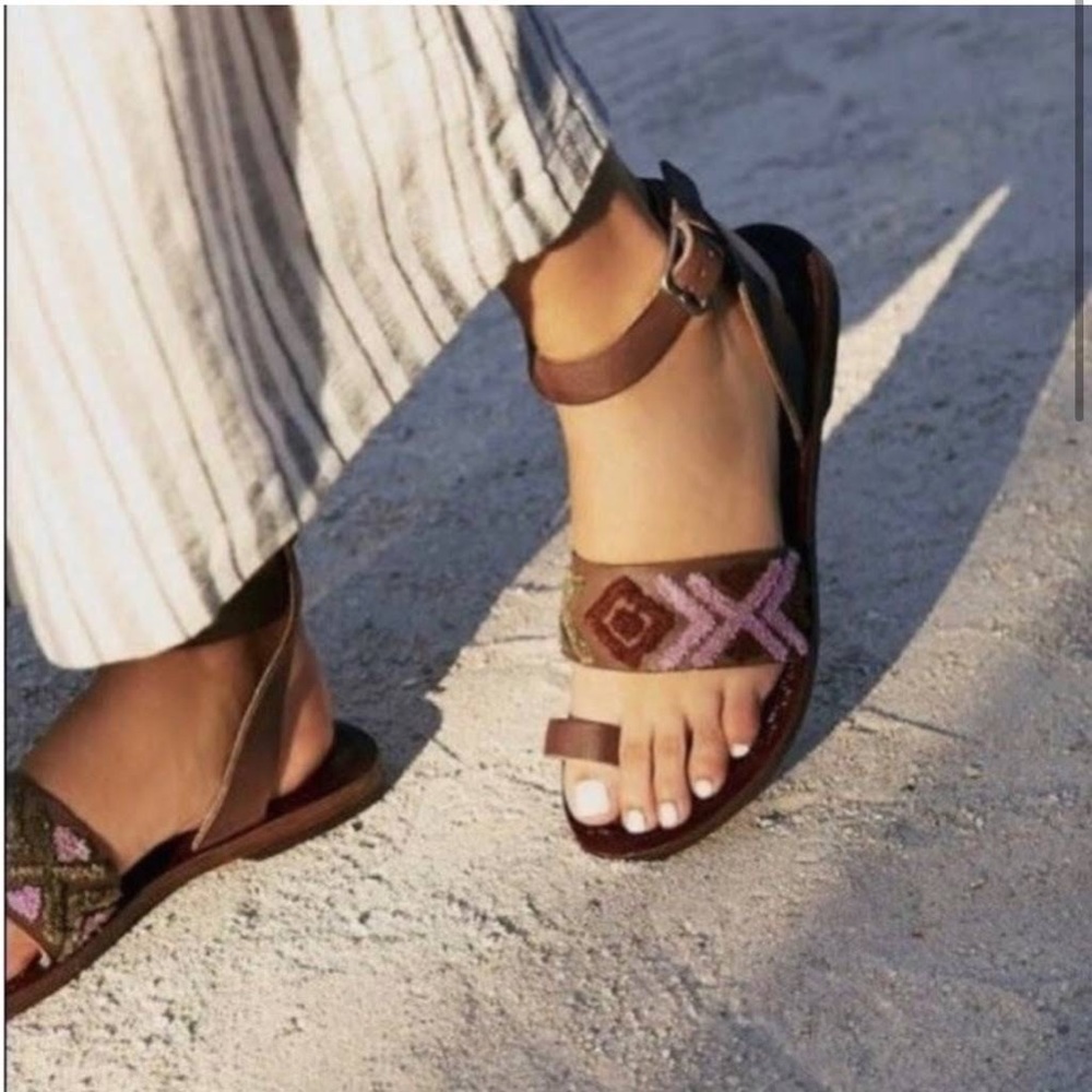 Free People Torrence Leather Aztec Embroidered Sandals Size 38 - Picture 1 of 3